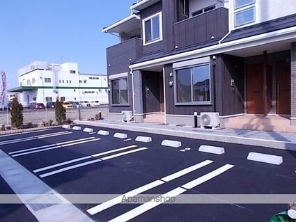 岐阜県岐阜市東鶉２丁目[1LDK/50.07m2]の駐車場