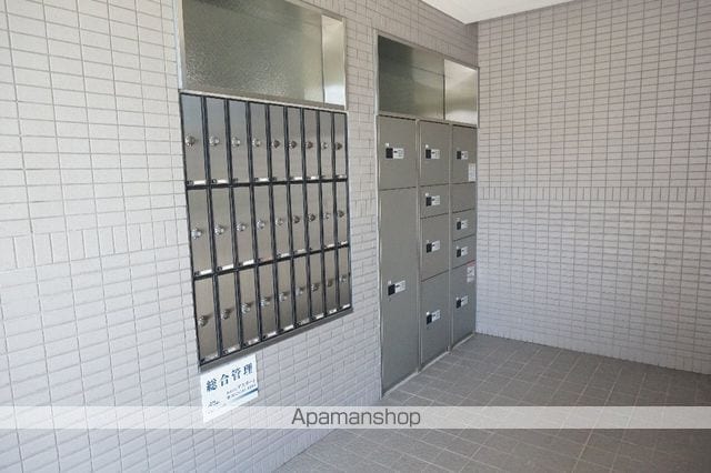クレストヒルズ東山の玄関写真