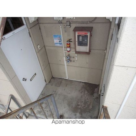プラタナス曙B棟の玄関写真
