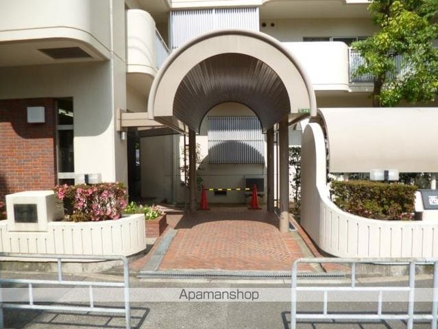 西梅田コーポの玄関写真