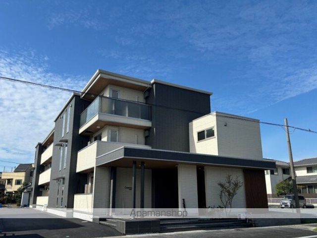 浜松市中央区 3階建 築2年の玄関写真
