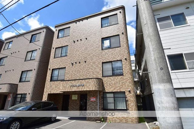 フラット南平岸の外観写真