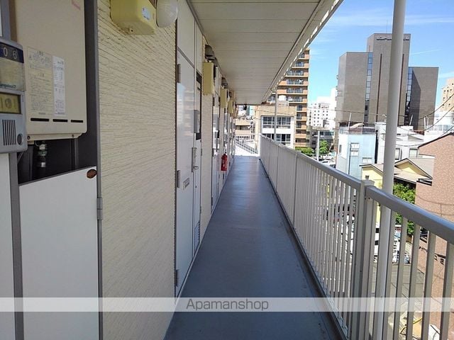 レオパレス瓦町の玄関写真