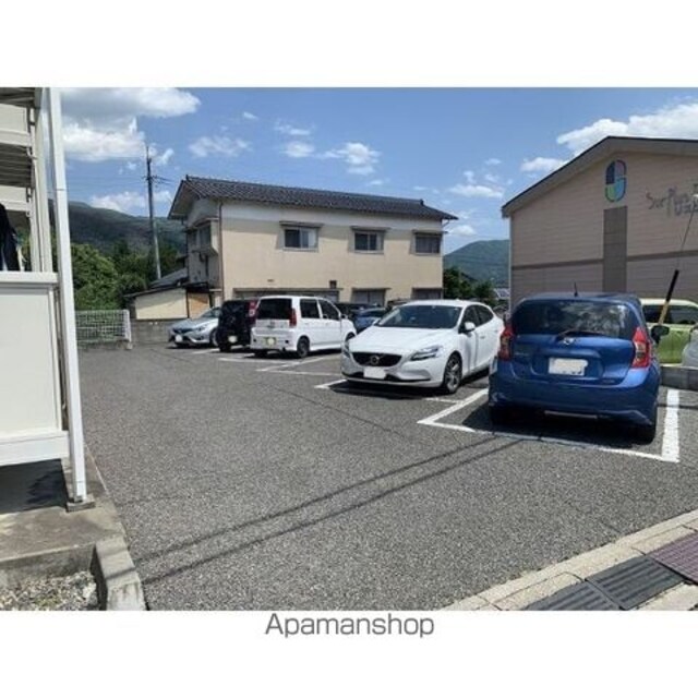 Ｓｕｒｐｌｕｓ　ＴｗｏリスンＡ[2DK/45.55m2]の駐車場
