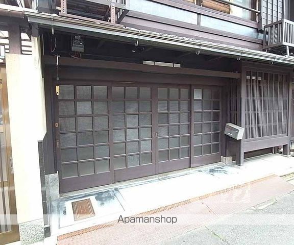 北区紫竹高縄町間貸しの玄関写真