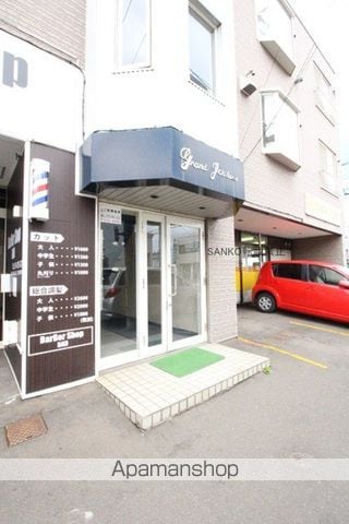 グラン市川の玄関写真