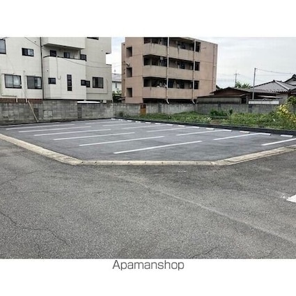シェルメール[1K/37.97m2]の駐車場
