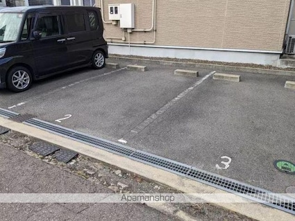 レオパレス薫峰[1K/20.28m2]の駐車場