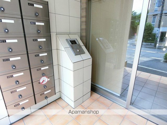 クレシアコートの玄関写真