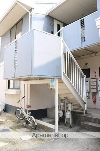 ゼフィール芳泉 B棟の玄関写真