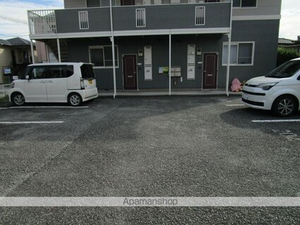 山梨県中巨摩郡昭和町西条[2DK/47.23m2]の駐車場