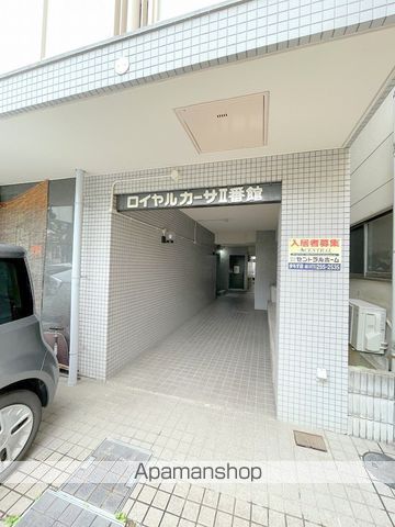 ロイヤルカーサIIの玄関写真