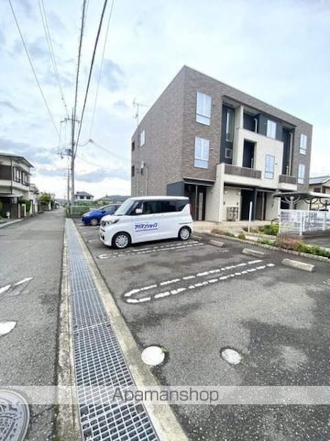 ラポール西庄[1LDK/41.3m2]の駐車場1