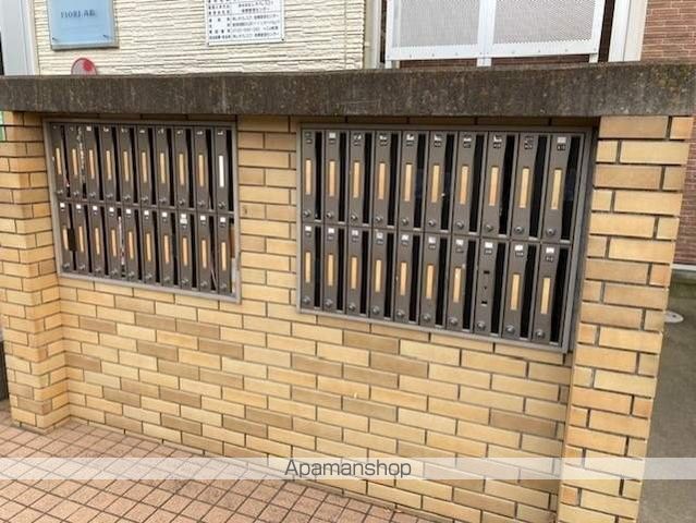 レオパレスFIORI高松の玄関写真