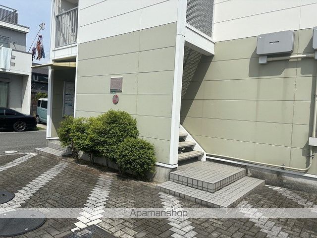 レオパレスリヴァージュ西の京の玄関写真
