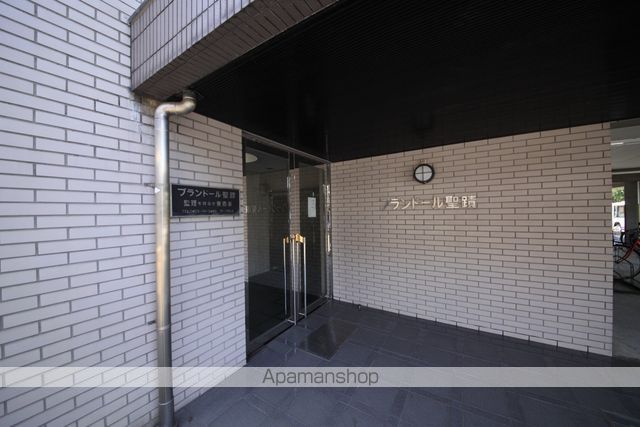 プランドール聖蹟[1R/19.25m2]のエントランス