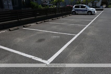 グリンルーフＡ[1K/27.08m2]の駐車場