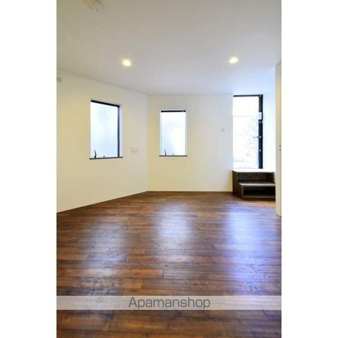 カラスヤマテラスＥＷ[1R/22.25m2]の玄関