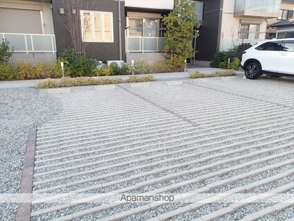 シャーメゾンガーデンズ紀三井寺[2LDK/62.26m2]の駐車場