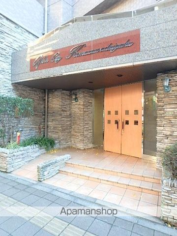 ガラ・シティ駒沢大学の玄関写真