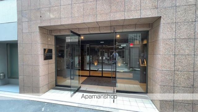 レジディア神田の玄関写真