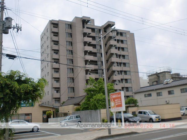 サーパス鶴ヶ岡の外観写真