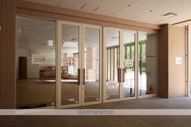 ザ・ライオンズ池田I棟の玄関写真