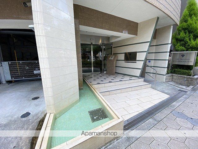 大阪プレステージ・アコモデーションの玄関写真