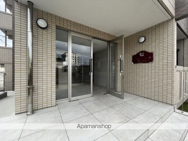 グランドゥール有安の玄関写真