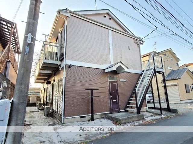 クリスタルバリヤの玄関写真