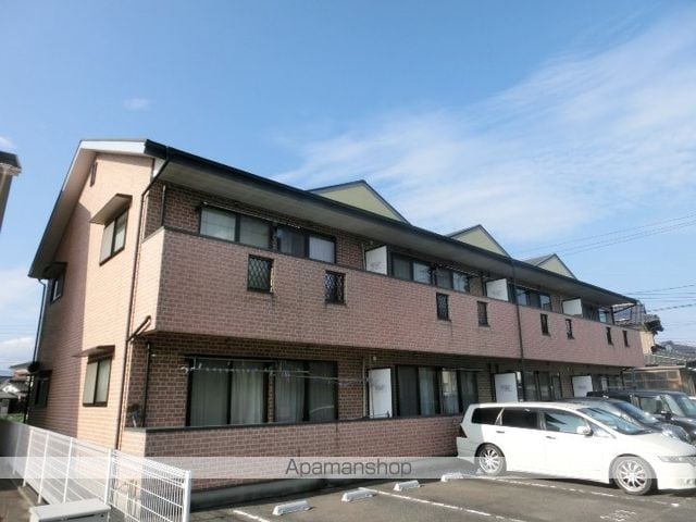 レラージュの外観写真
