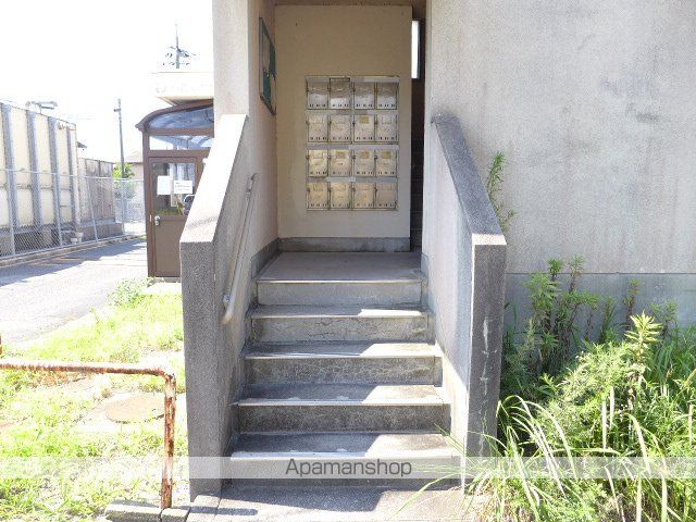 ビレッジハウス安倍4号棟の玄関写真