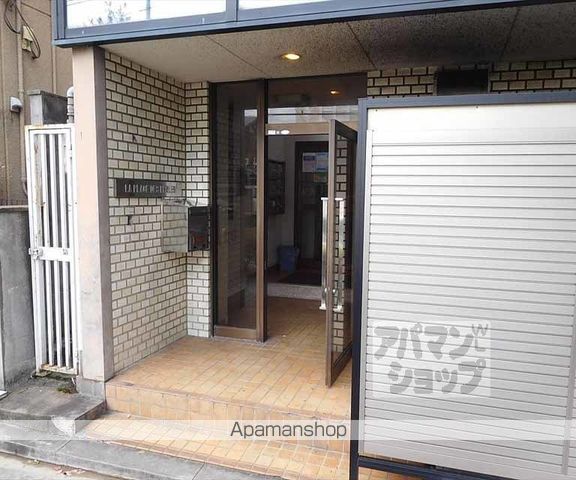 京都市烏丸線 北山駅 徒歩10分 3階建 築33年の玄関写真