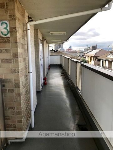 WESTの玄関写真