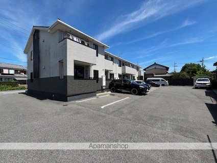 モンターニュ　リーヴル[2LDK/52.83m2]の駐車場