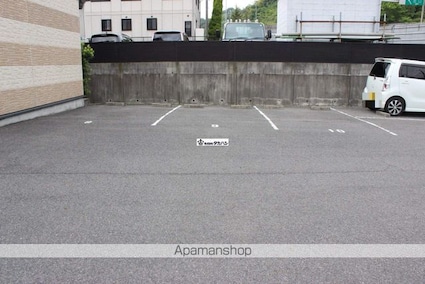 レオパレスルポ[1K/19.87m2]の駐車場1