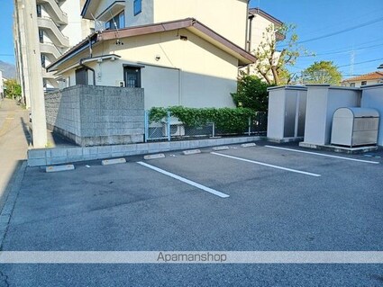 アーバンクレスト白板[1LDK/41.78m2]の駐車場2