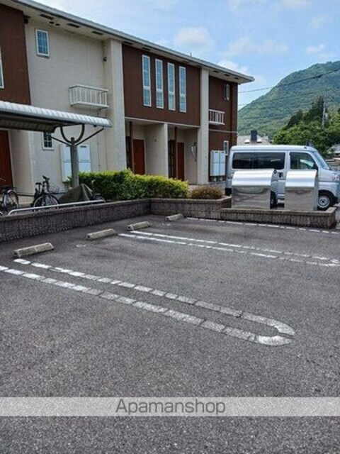 グレイス亀山[2LDK/57.07m2]の駐車場