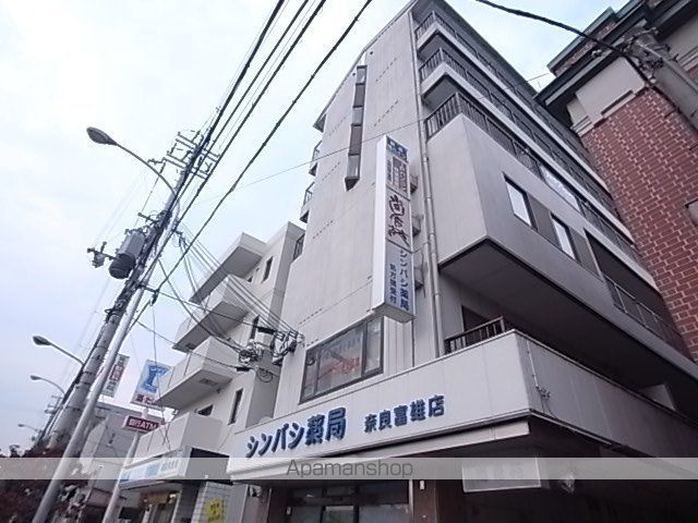 駅前岡ハイツの玄関写真