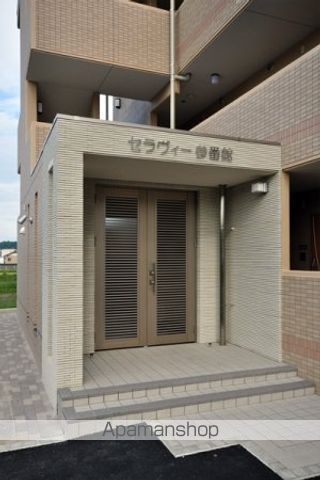 セラヴィー参番館の玄関写真