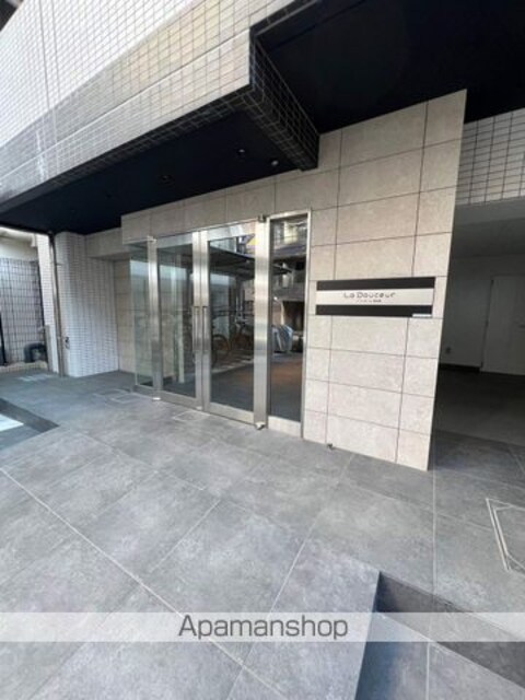 東京都新宿区北新宿４丁目[1K/25.13m2]のエントランス