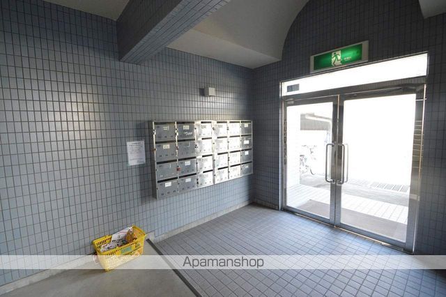 ハイコンスビルIIの玄関写真