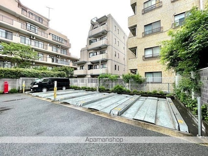 東京都世田谷区用賀２丁目[1K/25.06m2]の駐車場
