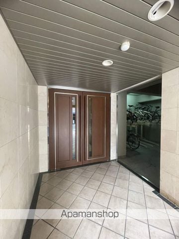 グラビスコート紙屋町の玄関写真