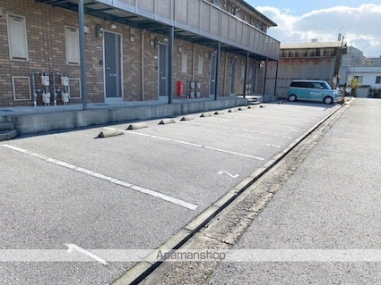 ラ・メゾンＫ２[1K/32.17m2]の駐車場2