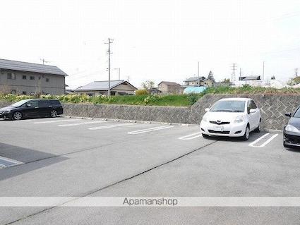 メルベーユＫ　Ｄ[1R/33.15m2]の駐車場2