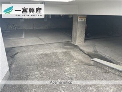 オックスフォードサーカスⅢ[1K/24.79m2]の駐車場