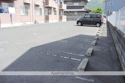 広島県府中市中須町[2LDK/65.64m2]の駐車場3