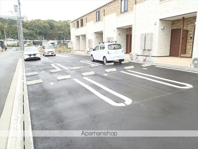 ソラーレ[1LDK/50.08m2]の駐車場2