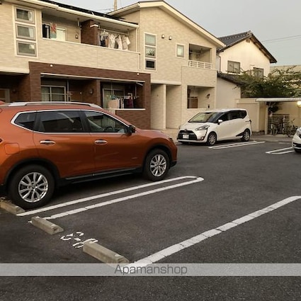 コーポ勢多Ⅷ番館[1LDK/32.44m2]の駐車場2
